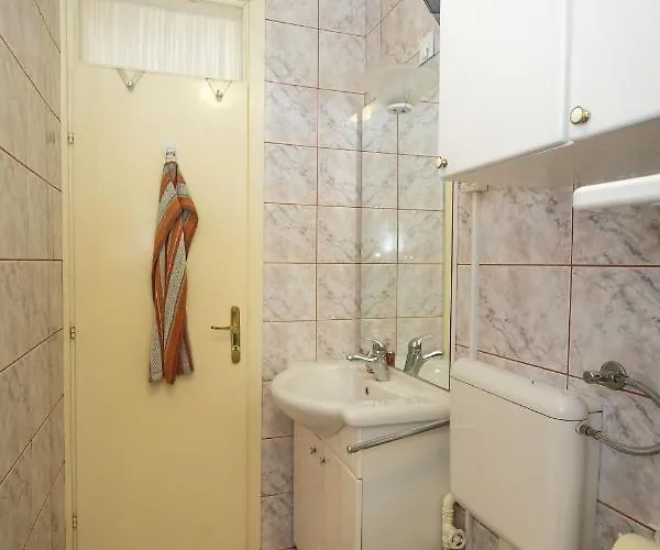 With Parking Spaces Klenovica, Novi Vinodolski - 11028 Apartman